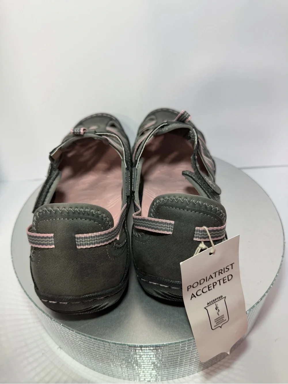 Women Closed-Toe Active Sandal in Gray with Pink Trim size 12 NWT
